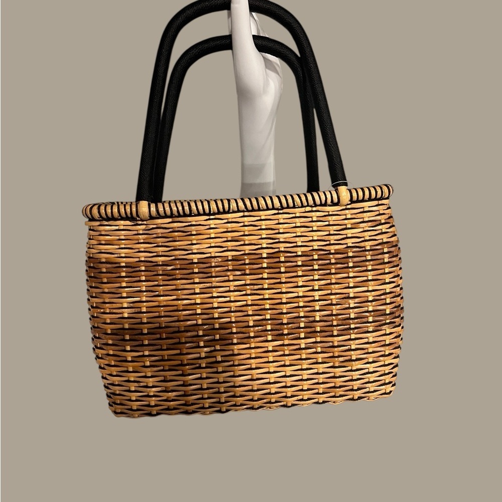 Elegant Woven Handbag – Timeless & Functional